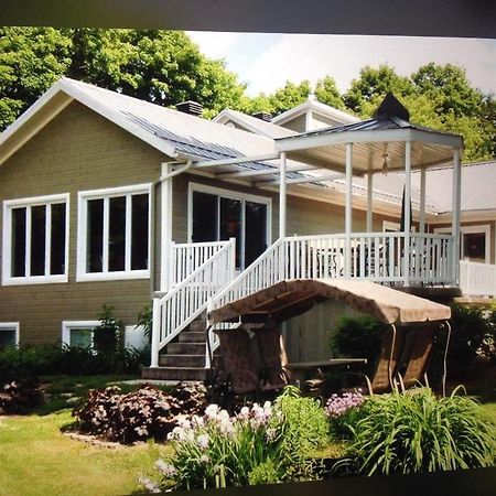 Les Saisons Du Fleuve Bed & Breakfast Lotbiniere Ngoại thất bức ảnh