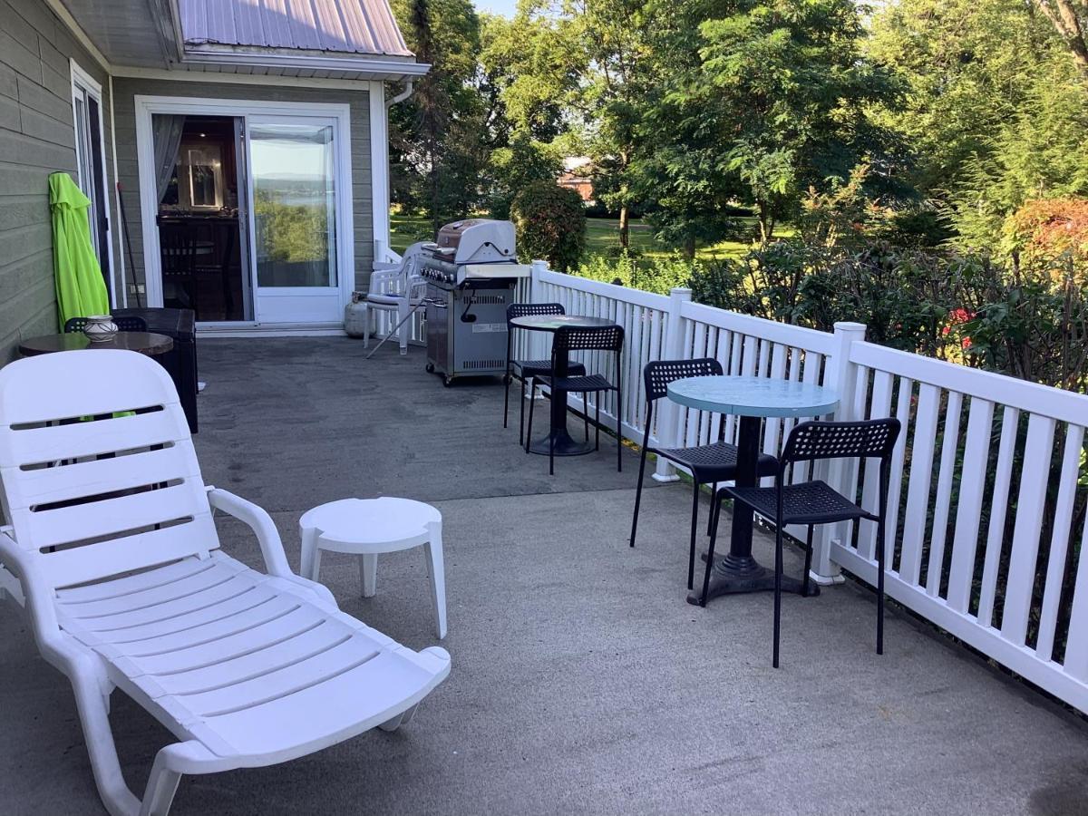 Les Saisons Du Fleuve Bed & Breakfast Lotbiniere Ngoại thất bức ảnh