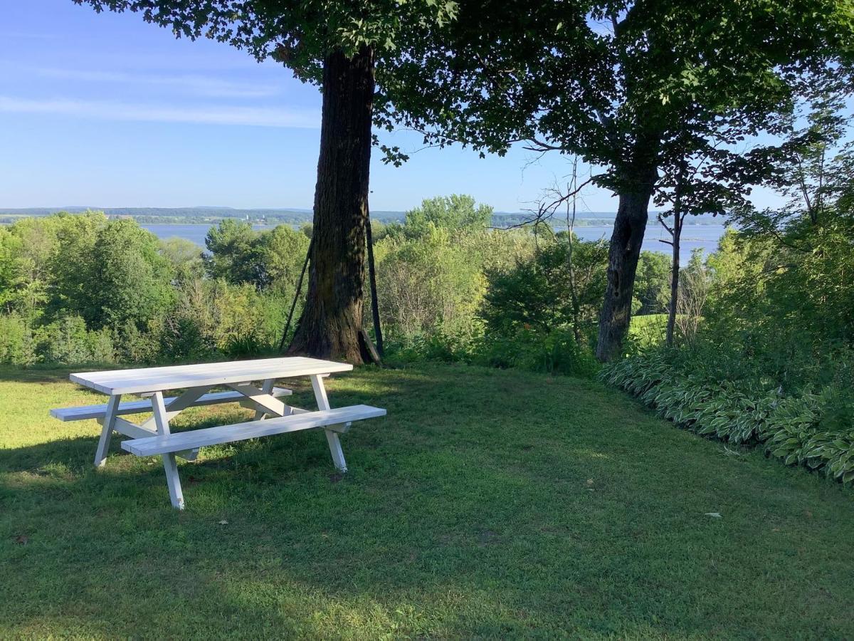 Les Saisons Du Fleuve Bed & Breakfast Lotbiniere Ngoại thất bức ảnh