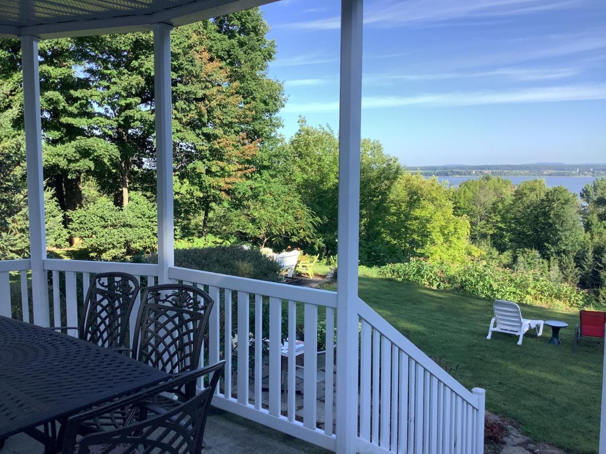 Les Saisons Du Fleuve Bed & Breakfast Lotbiniere Ngoại thất bức ảnh