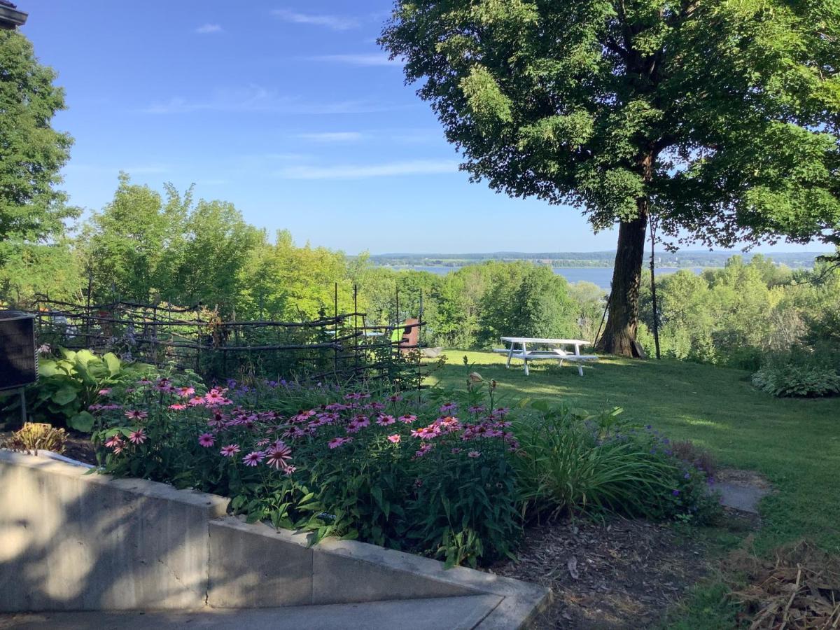 Les Saisons Du Fleuve Bed & Breakfast Lotbiniere Ngoại thất bức ảnh